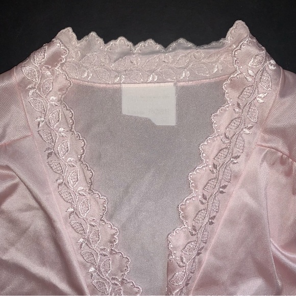 v i n t a g e :: Silky Embroidered Satin Nylon Nightgown Floral Robe Slip - Picture 11 of 14